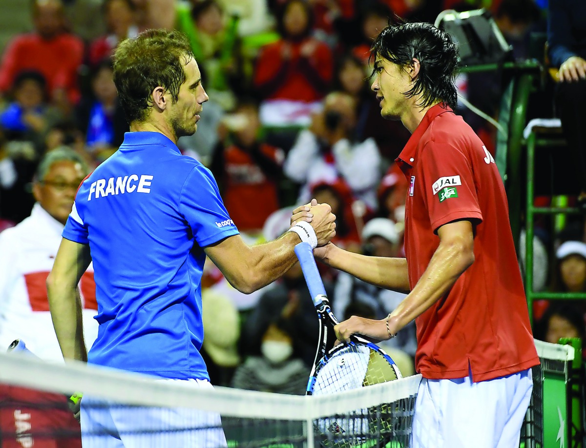 Richard Gasquet of France (left) is congraturated by Taro Daniel of Japan after their Davis Cup world group first round match in Tokyo yesterday. 
