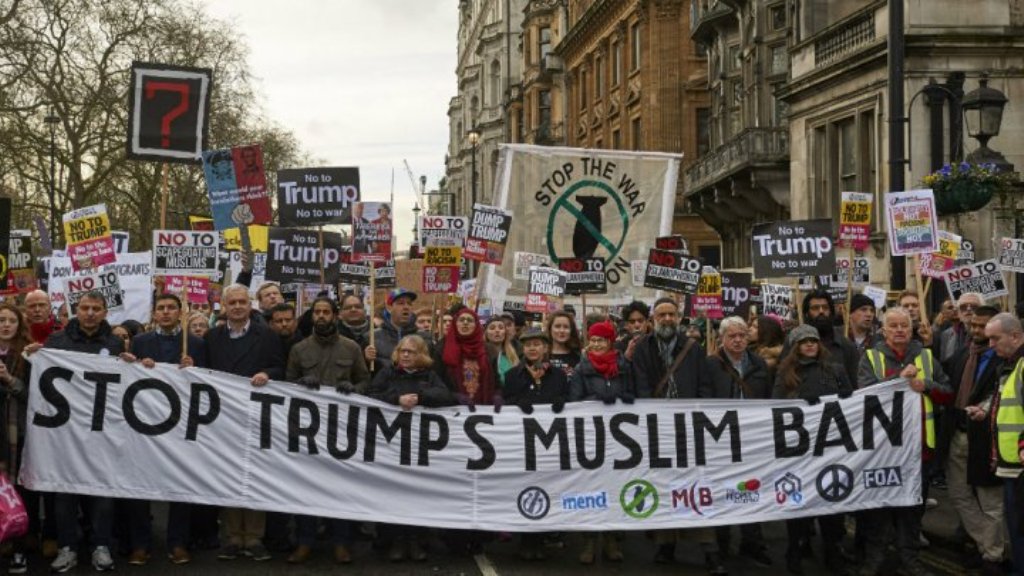 © Niklas Halle’n, AFP | Demonstrators holding placards march in central London during a protest against US President Donald Trump on February 4, 2017