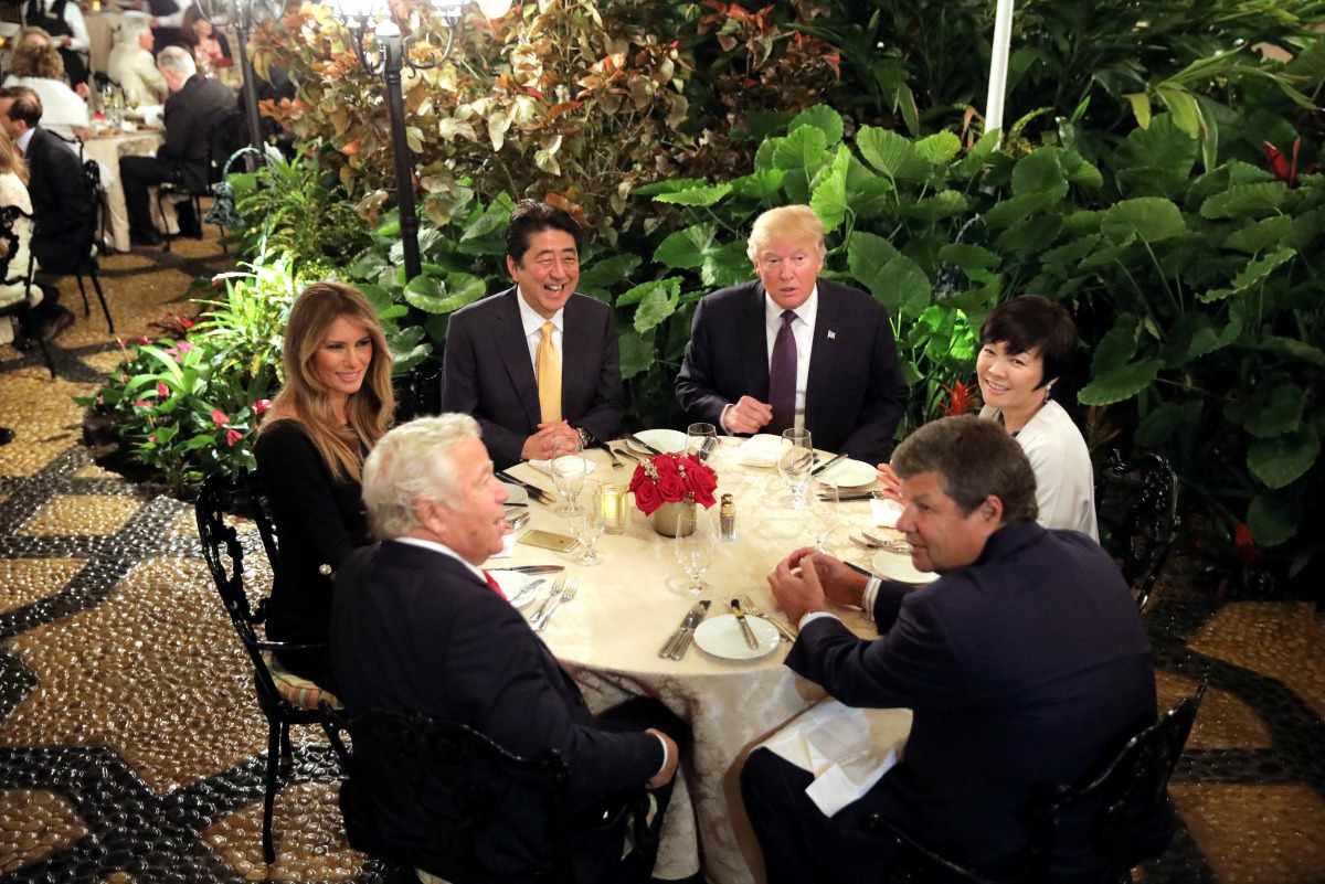 Japanese Prime Minister Shinzo Abe and his wife Akie Abe attend dinner with U.S. President Donald Trump and his wife Melania at Mar-a-Lago Club in Palm Beach, Florida U.S., February 10, 2017. (REUTERS/Carlos Barria)