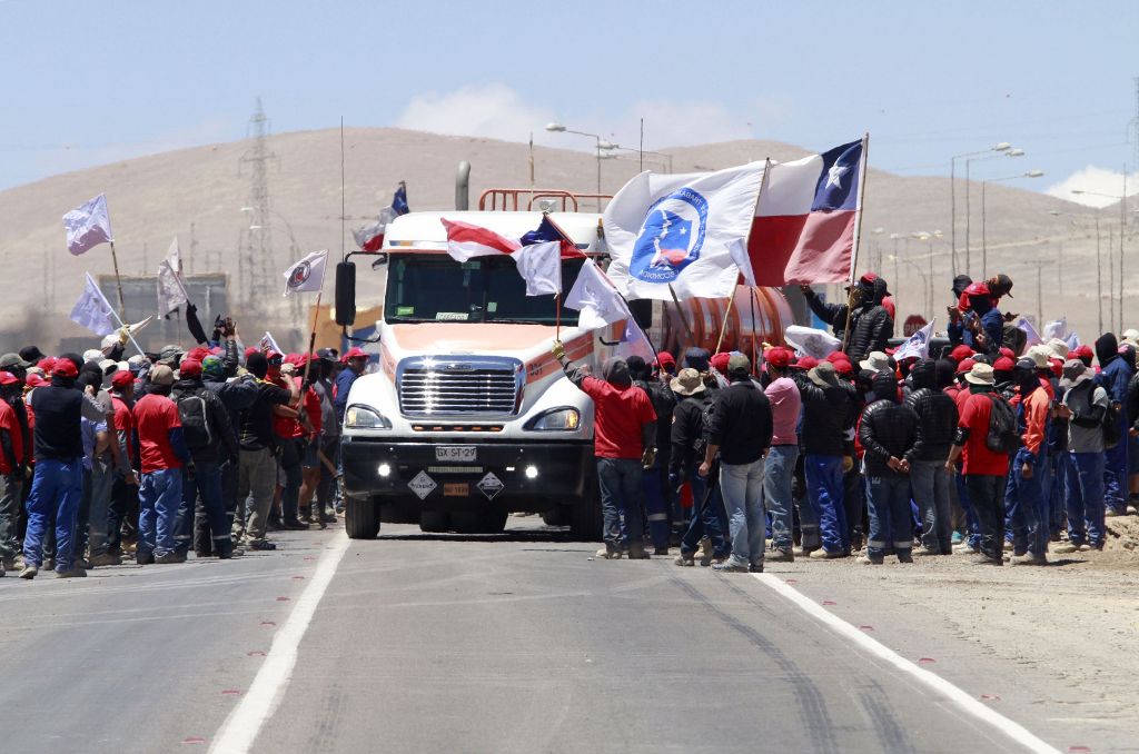 Workers of the Escondida copper mine block a road as they strike in Antofagasta, Chile, on February 20, 2017. AFP / Franceso DEGASPERI