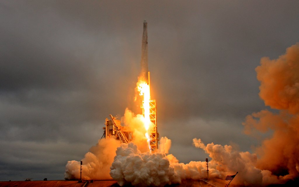 A SpaceX Falcon 9 rocket lifts off on a supply mission to the International Space Station from historic launch pad 39A at the Kennedy Space Center in Cape Canaveral, Florida, U.S., February 19, 2017. REUTERS/Joe Skipper/File photo
