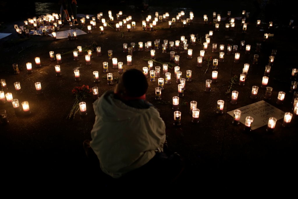 Candles are lit during a vigil for victims after a fire broke out at the Virgen de Asuncion home in San Jose Pinula on the outskirts of Guatemala City, March 8, 2017. Reuters/Saul Martinez
