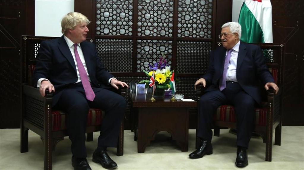 British Foreign Secretary Boris Johnson (L) speaks with Palestinian President Mahmoud Abbas (R) during their meeting at Presidential Palace in Ramallah, West Bank on March 8, 2017. (Issam Rimawi - Anadolu Agency).