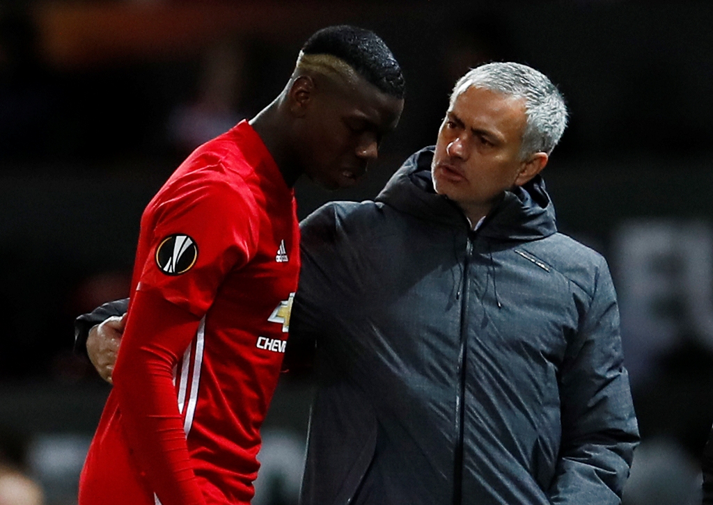Manchester United's Paul Pogba walks off to be substituted after sustaining an injury as manager Jose Mourinho looks. Reuters / Jason Cairnduff
