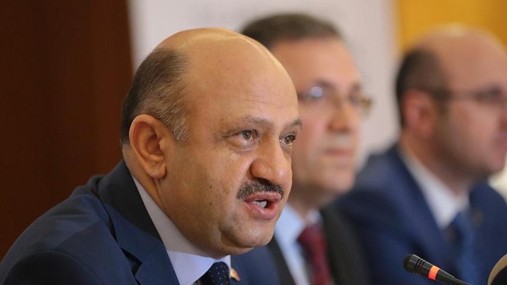 Turkey’s defense minister Fikri Isik / AA.