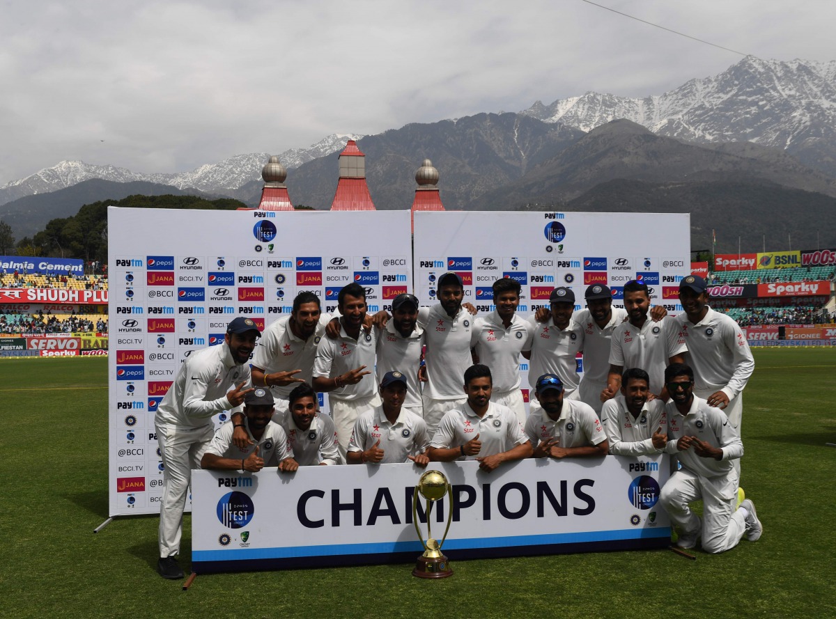 India's cricket team poses with the Border-Gavaskar trophy during the fourth day of the fourth and final cricket Test match between India and Australia at The Himachal Pradesh Cricket Association Stadium in Dharamsala on March 28, 2017. (AFP / PRAKASH SIN