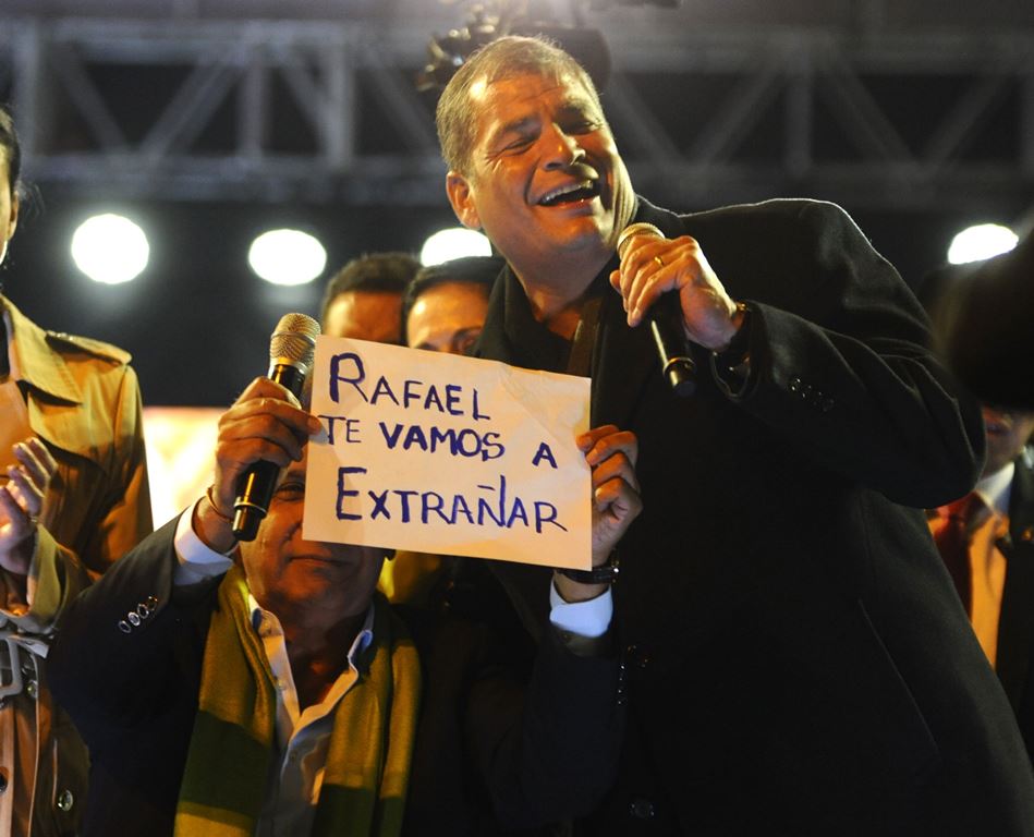Ecuadoran presidential candidate of the ruling Alianza PAIS party, Lenin Moreno shows a sign that reads 