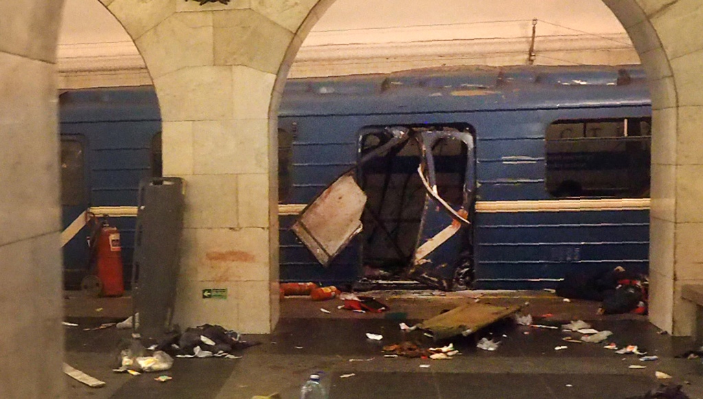 A picture shows the damaged train carriage at Technological Institute metro station in Saint Petersburg on April 3, 2017. AFP / STR / ALTERNATIVE CROP
