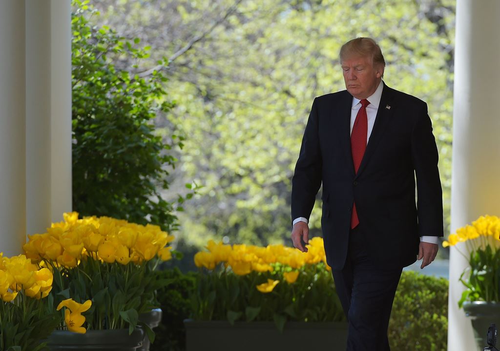 US President Donald Trump makes his way to the Rose Garden for Neil Gorsuch's swearing-in ceremony as an associate justice of the US Supreme Court at the White House on April 10, 2017 in Washington, DC. / AFP / MANDEL NGAN
