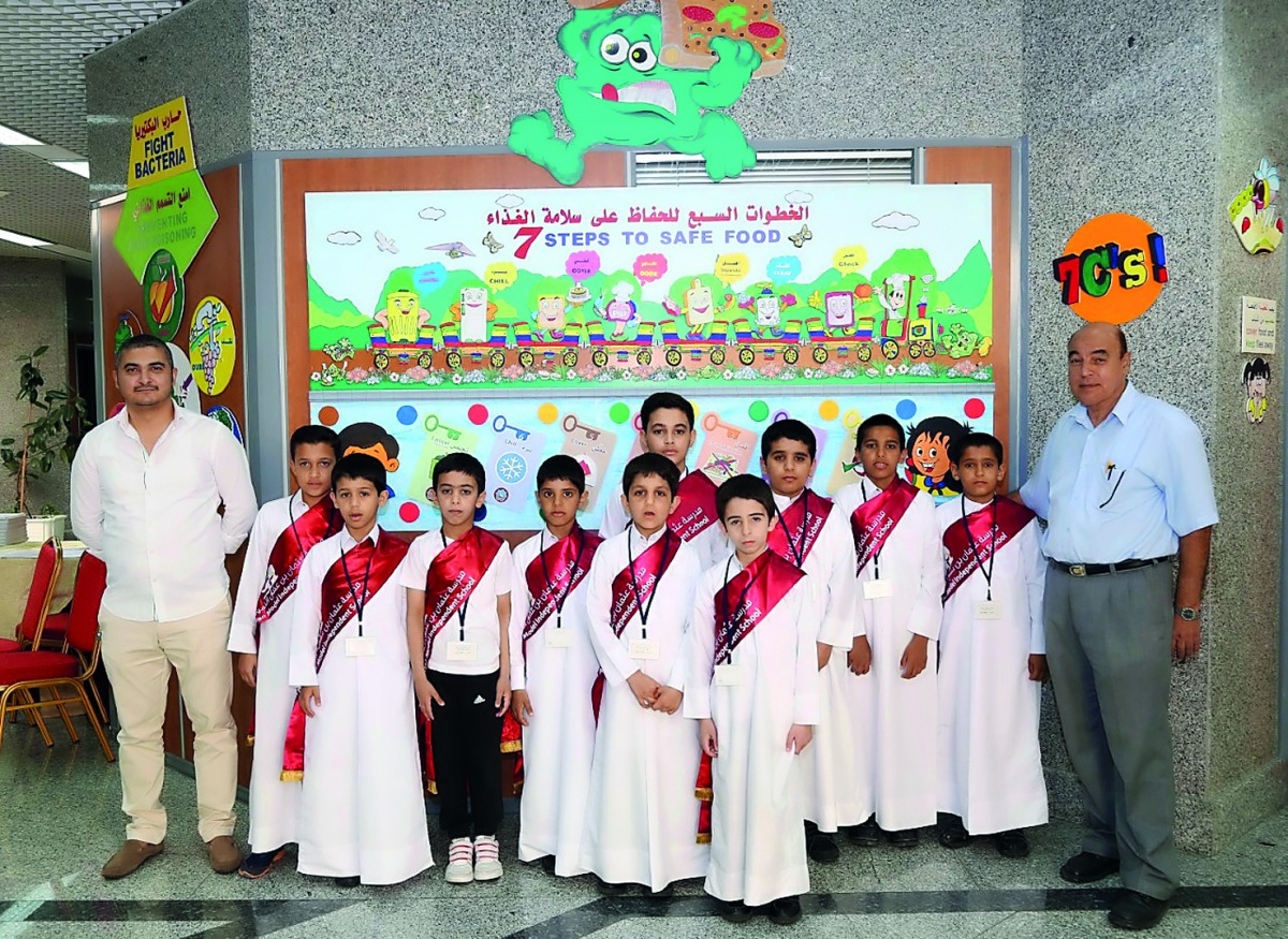 Schoolchildren who participated in the drawing competition and exhibition.