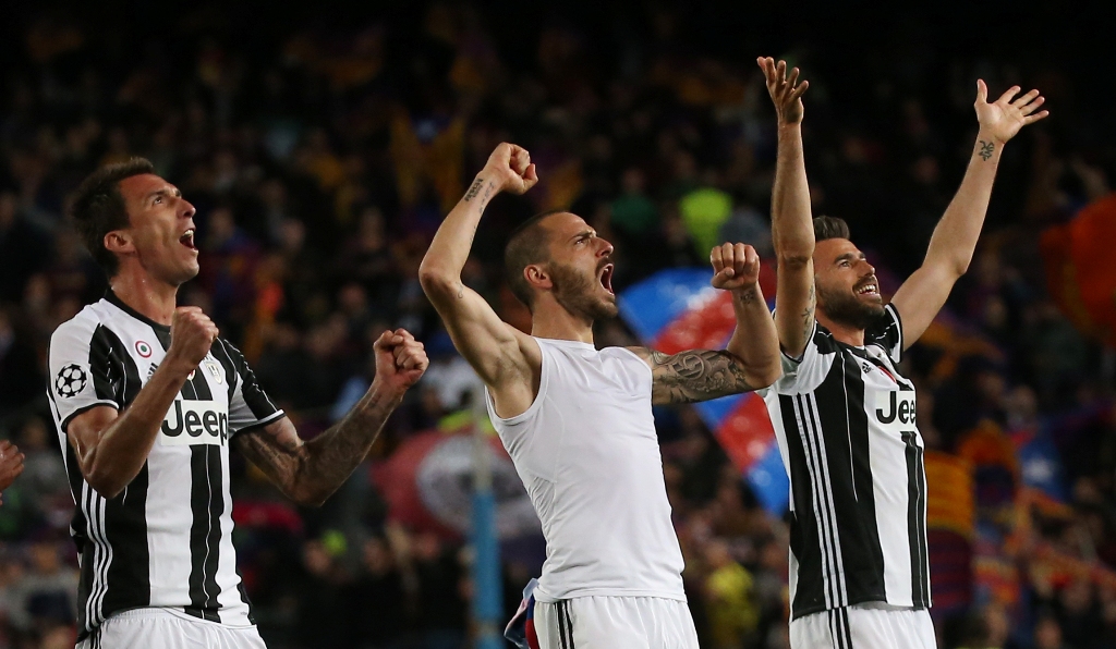 Juventus' Mario Mandzukic, Leonardo Bonucci and Andrea Barzagli celebrate after the match Reuters / Sergio Perez 
