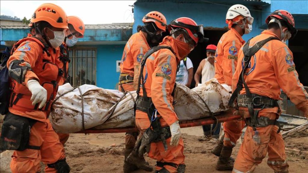 Search and rescue team members conduct an operation to rescue victims of the landslide that triggered by a flood following heavy rains in Mocoa, Putumayo, Colombia on April 03, 2017.