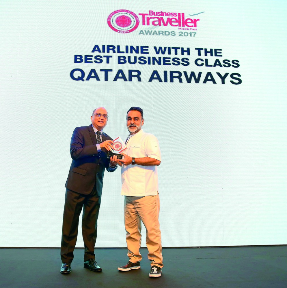 Qatar Airways Country Manager - UAE, Rohan Seneviratne, receiving the award from celebrity chef Vineet Bhatia.