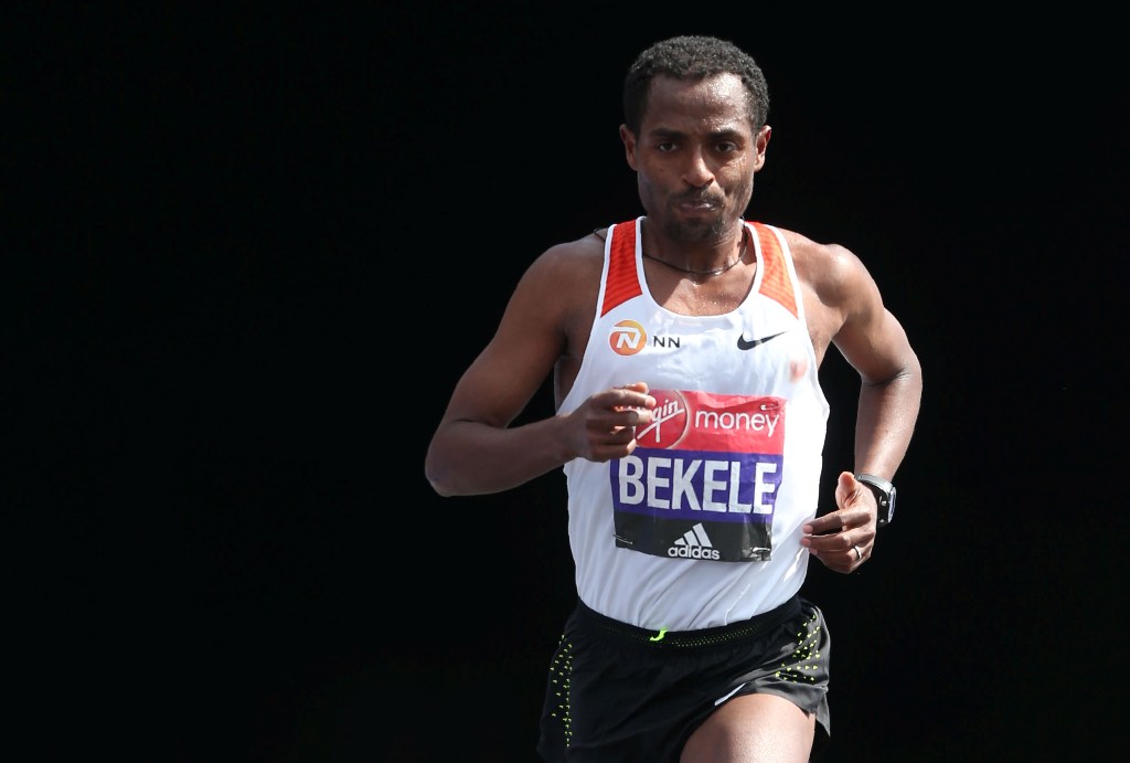 Ethiopia's Kenenisa Bekele runs during the Men's elite race at the London marathon on April 23, 2017 in London. / AFP / Daniel LEAL-OLIVAS
