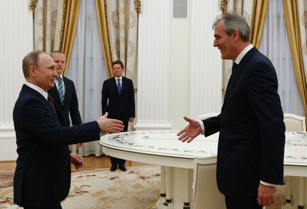 Russia's President Vladimir Putin (L) welcomes Austrian oil and gas group OMV Chief Executive Officer Rainer Seele during a meeting at the Kremlin in Moscow on April 28, 2017. AFP / Sergei Karpukhin