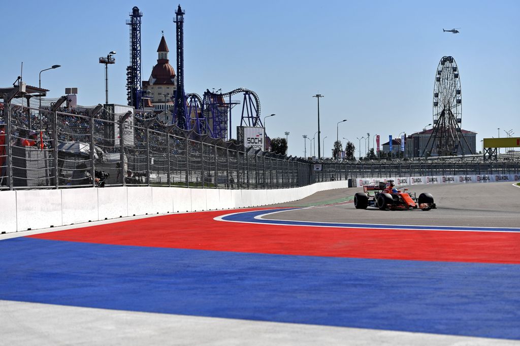 McLaren's Spanish driver Fernando Alonso steers his car during the qualifying session for the Formula One Russian Grand Prix at the Sochi Autodrom circuit in Sochi on April 29, 2017. / AFP / ANDREJ ISAKOVIC