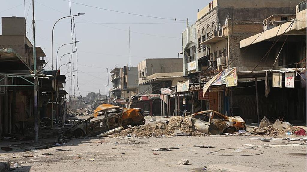 Damaged building is seen after clashes between Iraqi forces and IS terrorists during the operation to retake Mosul from IS terrorists in Jadid neighborhood in Mosul, Iraq on April 2, 2017. ( Hemn Baban - Anadolu Agency ).
