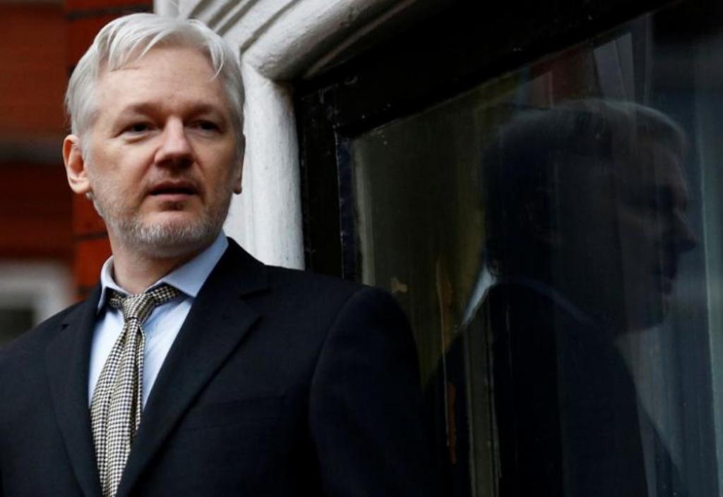 FILE PHOTO: WikiLeaks founder Julian Assange makes a speech from the balcony of the Ecuadorian Embassy, in central London, Britain February 5, 2016. REUTERS/Peter Nicholls/File Photo.