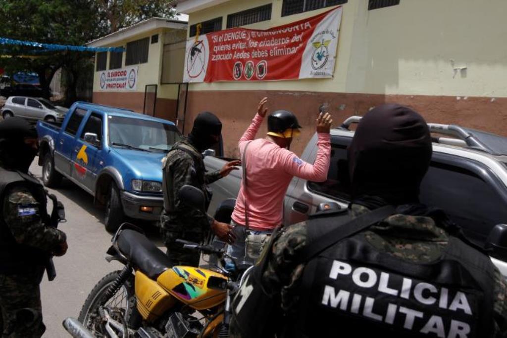 Members of the military police conduct a routine check to search a man for drugs and weapons at El Pedregal neighbourhood Tegucigalpa, Honduras, May 3, 2017. REUTERS/Jorge Cabrera