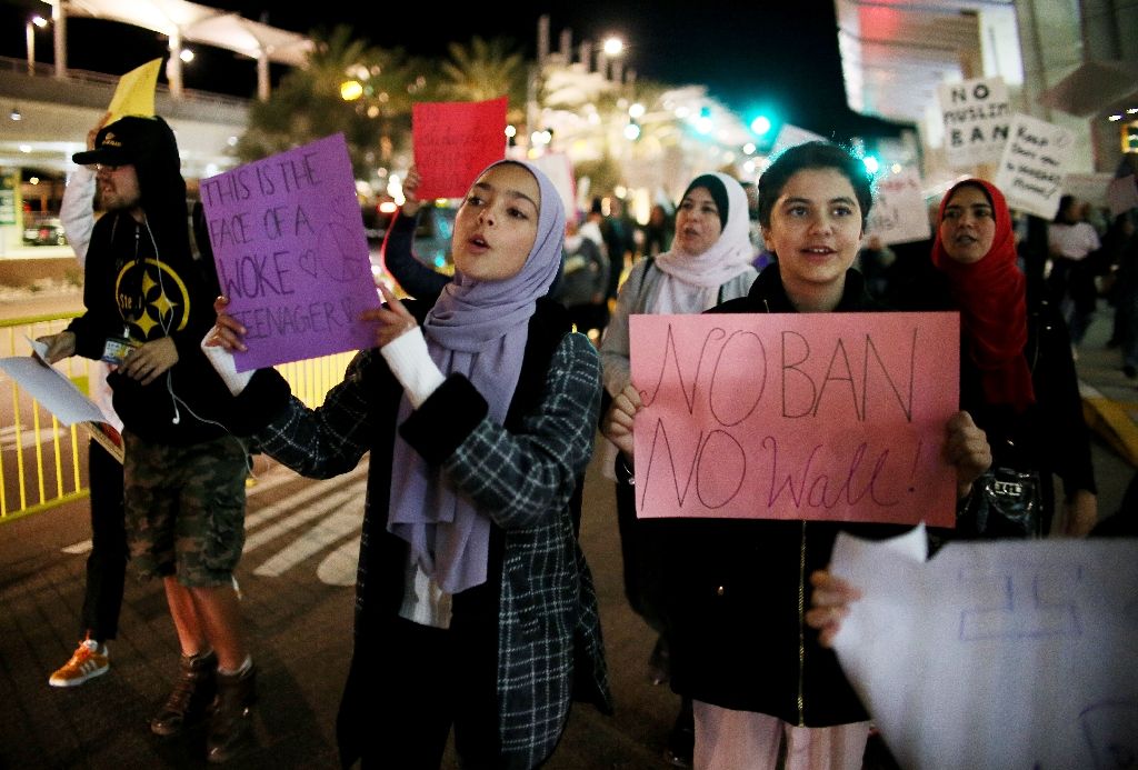 Protesters chant during a rally against travel ban at San Diego International Airport, on March 6, 2017 (AFP Photo/Sandy Huffaker)
