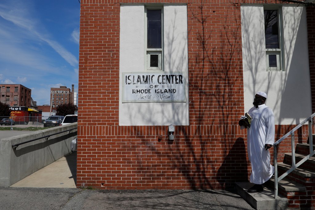 Imam Abdul-Latif Sackor walks out of the Islamic Center of Rhode Island, Masjid Al-Kareem Mosque in Providence, Rhode Island, U.S., May 4, 2017. Reuters/Brian Snyder
