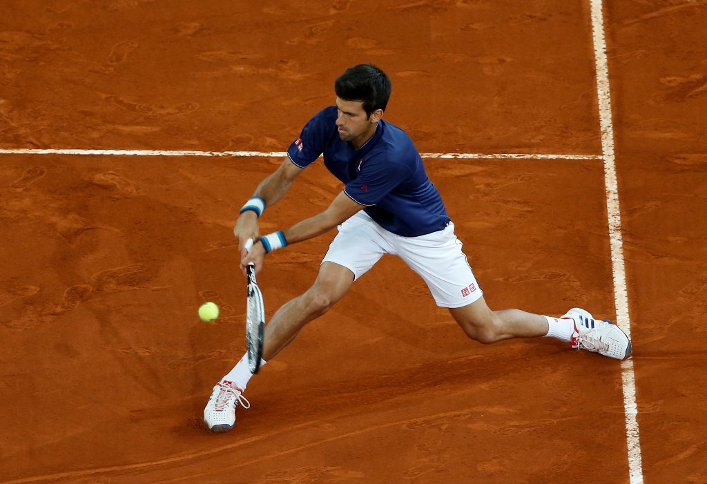 Djokovic returns the ball. REUTERS/Susana Vera
