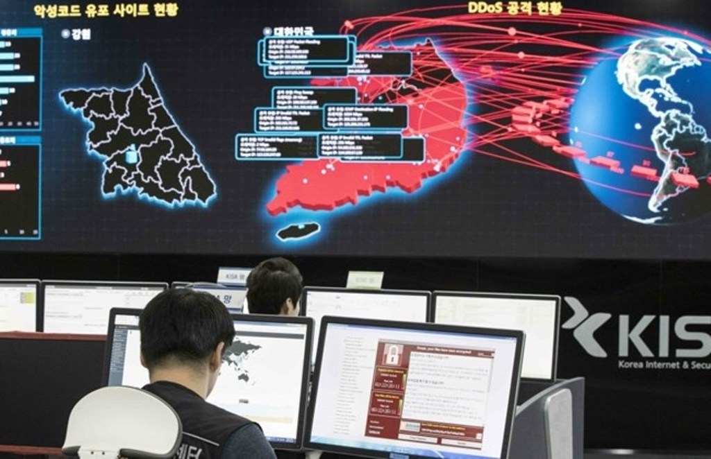 A photo taken on May 15, 2017 shows staff monitoring the spread of ransom-ware cyber-attacks at the Korea Internet and Security Agency (KISA) in Seoul. / AFP / YONHAP / YONHAP / REPUBLIC OF KOREA OUT.