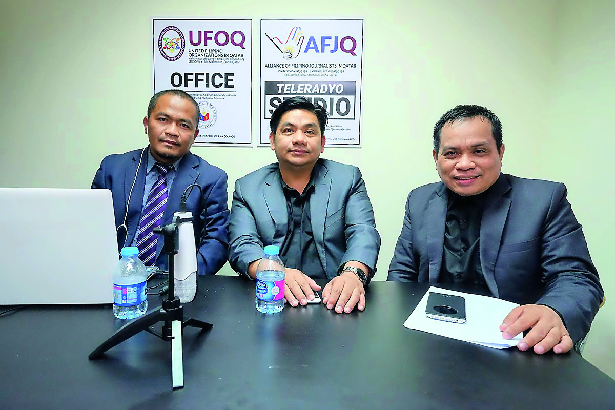 Philippine Labour Attaché David Des Dicang (centre) with UFOQ Chairman Ressie S Fos (left) and GMA 7 correspondent Manny Flores during the AFJQ Teleradyo Monday. 