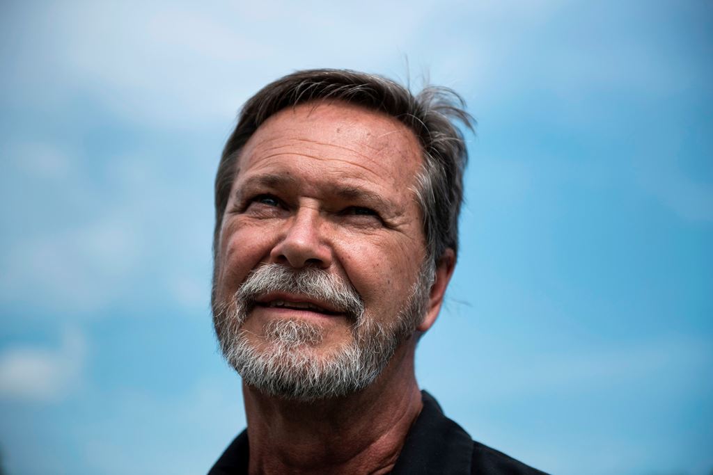 Jim Bledsoe, a supporter of US President Donald Trump, poses May 19, 2017 in Level Cross, North Carolina. AFP / Brendan Smialowski 