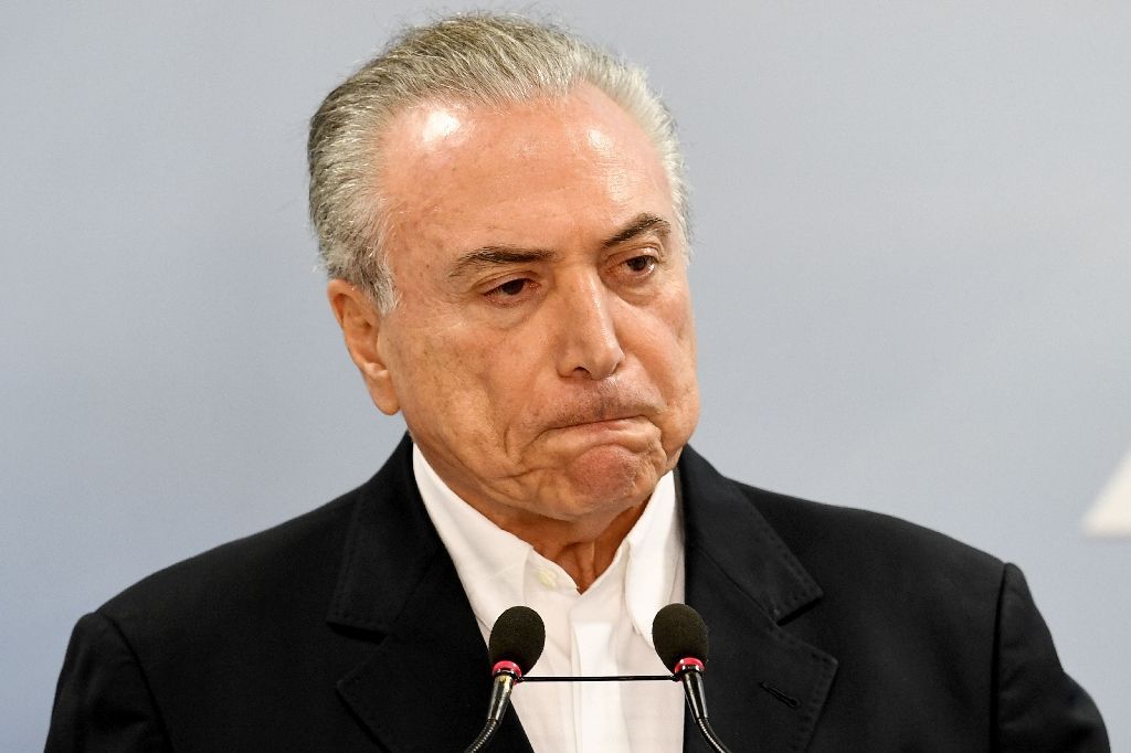 Brazilian President Michel Temer makes a statement at Planalto Palace in Brasilia, Brazil, on May 20, 2017 (AFP Photo/EVARISTO SA).