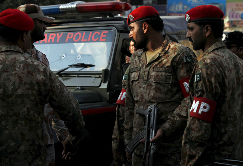 FILE PHOTO: Pakistan Army soldiers stand beside a jeep after it was attacked by gunmen along a road in Karachi, December 1, 2015 (Reuters)