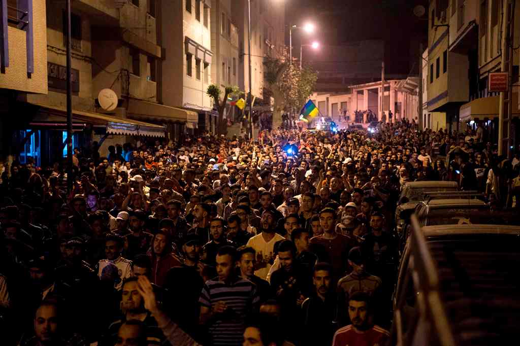 Protestors crowd the streets during a demonstration against corruption, repression and unemployment in the northern city of al-Hoceima on May 28, 2017. AFP / FADEL SENNA