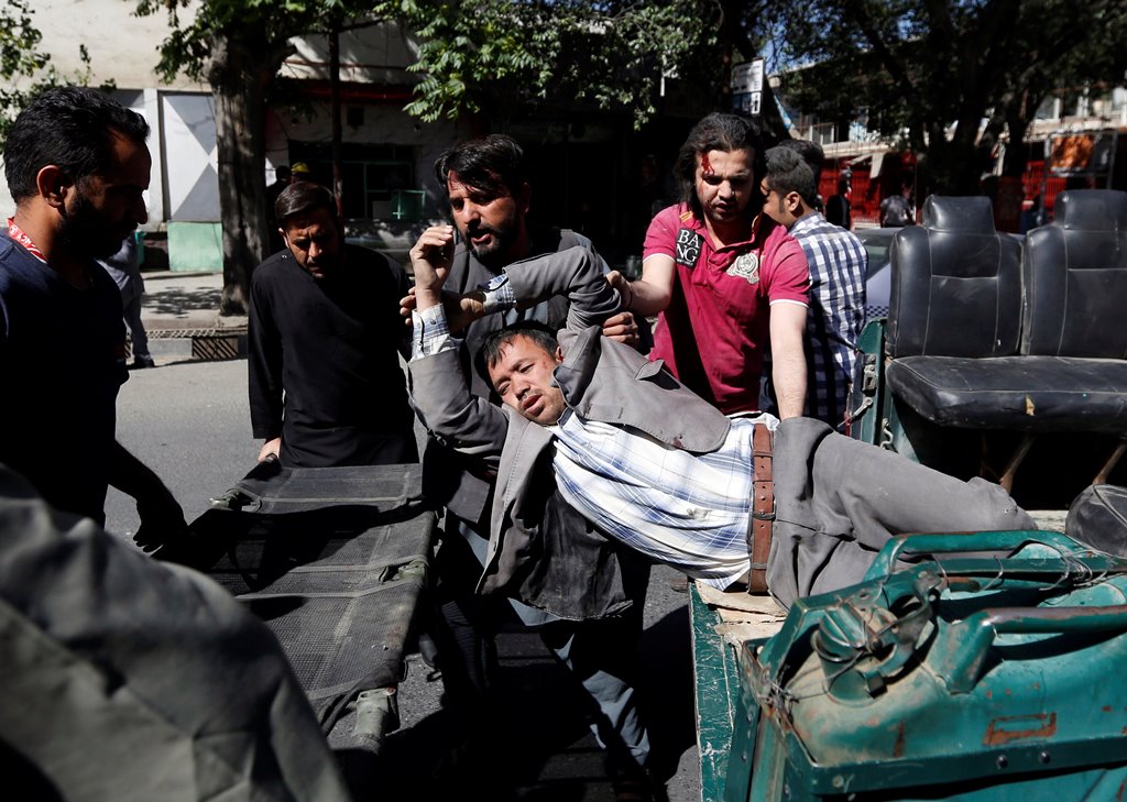 Men move an injured man to a hospital after a blast in Kabul, Afghanistan May 31, 2017. REUTERS/Mohammad Ismail