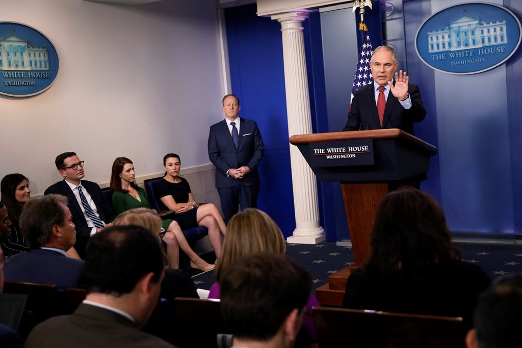 Environmental Protection Agency (EPA) Administrator Scott Pruitt (R) joins White House Press Secretary Sean Spicer (L) for the daily briefing at the White House in Washington, U.S., June 2, 2017. REUTERS/Jonathan Ernst