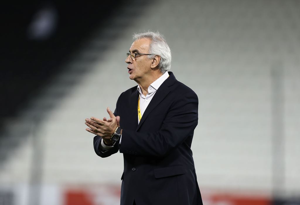Qatar's head coach Jorge Fossati reacts on the sidelines during the World Cup 2018 Asia qualifying football match between Qatar and South Korea at the Jassim Bin Hamad stadium in Doha on June 13, 2017. / AFP / KARIM JAAFAR