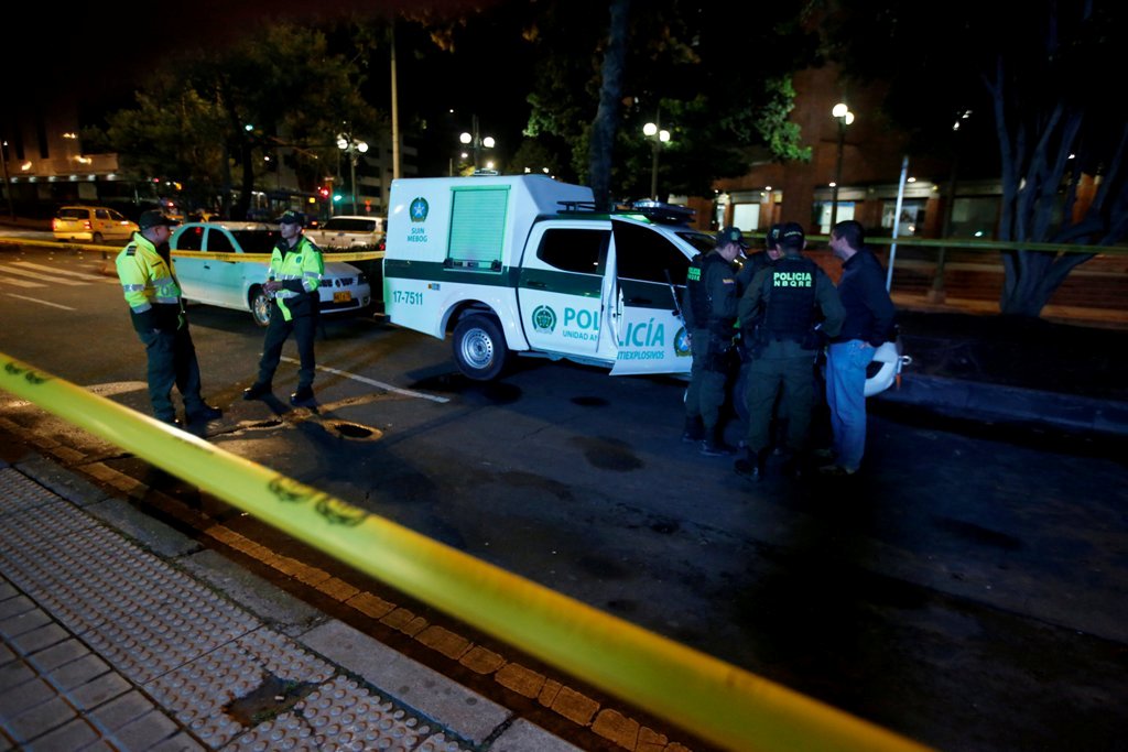 Police officers stand behind a yellow tape outside the Andino shopping center after an explosive device detonated in a restroom, in Bogota, Colombia June 17, 2017. REUTERS/Jaime Saldarriaga.