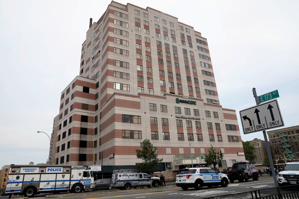 NYPD officers work outside Bronx-Lebanon Hospital, after an incident in which a gunman fired shots inside the hospital, in New York City, U.S. June 30, 2017. REUTERS/Brendan McDermid
