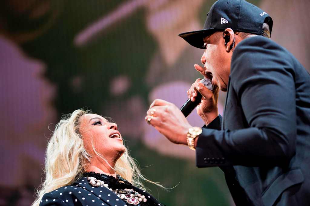 (FILES) This file photo taken on November 4, 2016 shows Beyonce (L) and Jay Z perform during a Get Out the Vote (GOTV) performance in Cleveland, Ohio. AFP / Brendan Smialowski