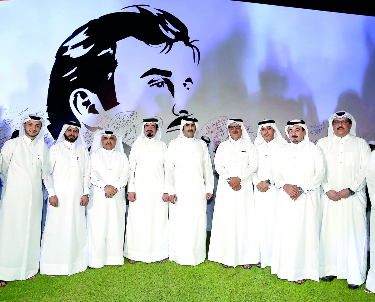 H E Sheikh Abdulrahman bin Hamad Al Thani (centre), CEO of Qatar Media Corporation; Abudallah Al Azba (fourth left), Editor In-chief of Al Arab; Sadiq Mohammad Al Amari (fourth right), Editor-in-Chief of Al Sharq; Dr. Khalid Al-Shafi (third right), Editor