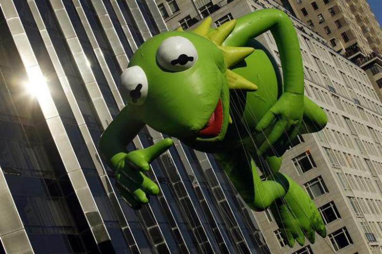The Kermit the Frog balloon floats during the 86th Macy's Thanksgiving day parade in New York November 22, 2012. (REUTERS/Brendan McDermid)
