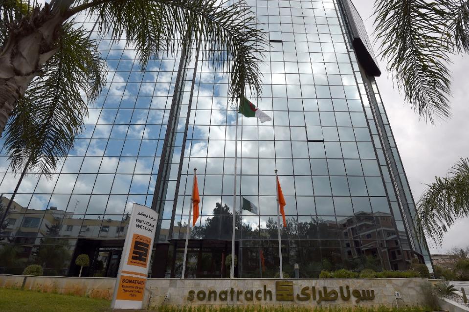 State energy firm Sonatrach has said it plans to build four refineries to increase the output of refined products from its current level of 30 million tonnes per year.

