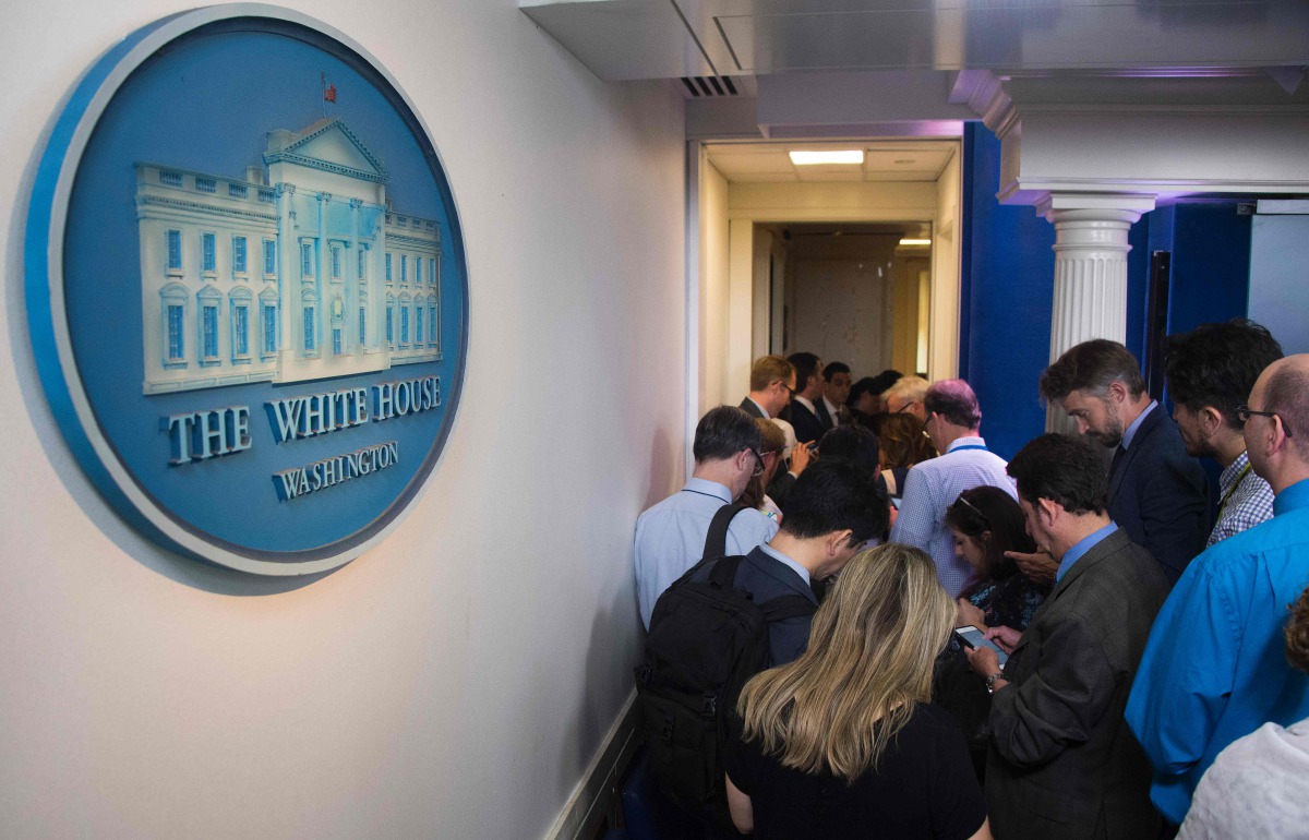 Reporters wait outside the White House Press Office on news of White House Press Secretary Sean Spicer's resignation at the White House in Washington, DC, on July 21, 2017. (AFP / JIM WATSON)