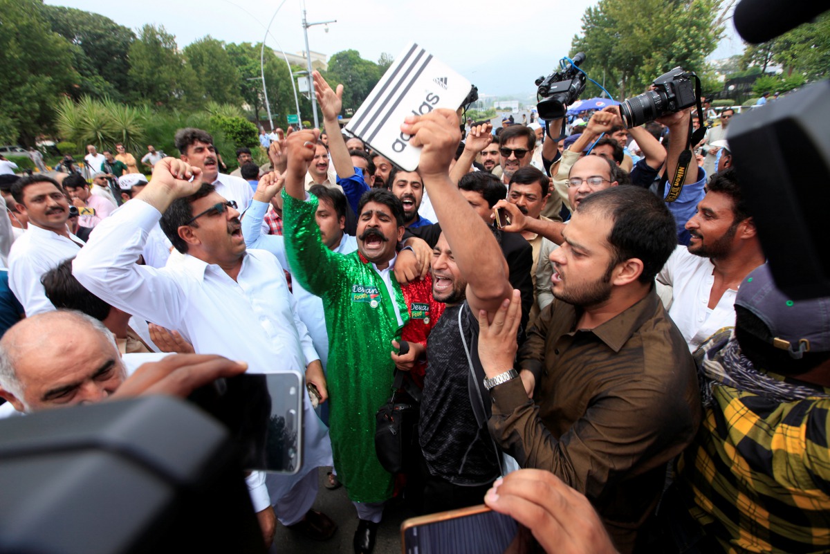 Opponents of Pakistan's Prime Minister Nawaz Sharif shout slogans after the Supreme Court's decision to disqualify Sharif, in Islamabad, Pakistan July 28, 2017. (REUTERS/Faisal Mahmood)