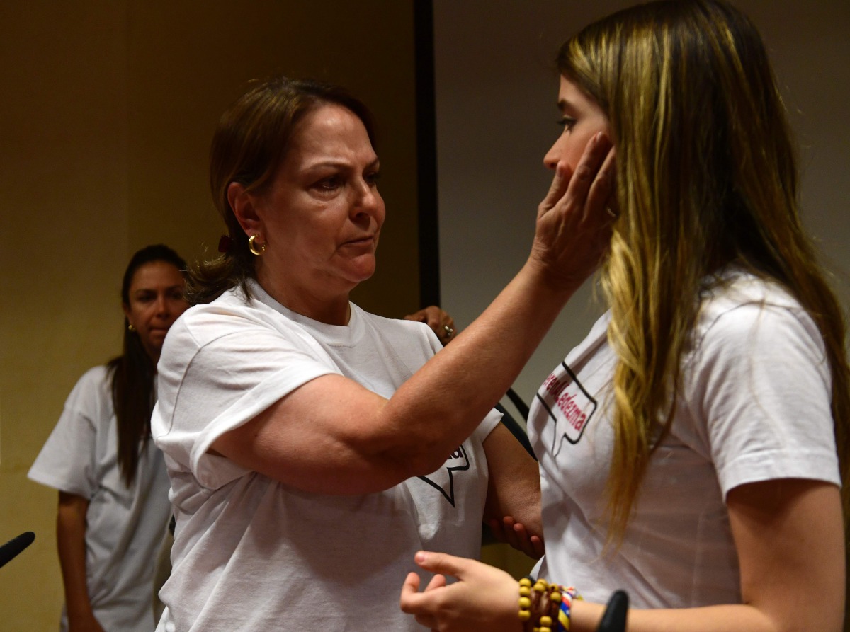 Wife of prominent opposition leader and mayor of Caracas Antonio Jose Ledezma, Mitzy Capriles (L) consoles her daughter Antonieta after a press conference in Madrid on August 1, 2017 after her husband was arrested overnight by the Venezuelan intelligence 