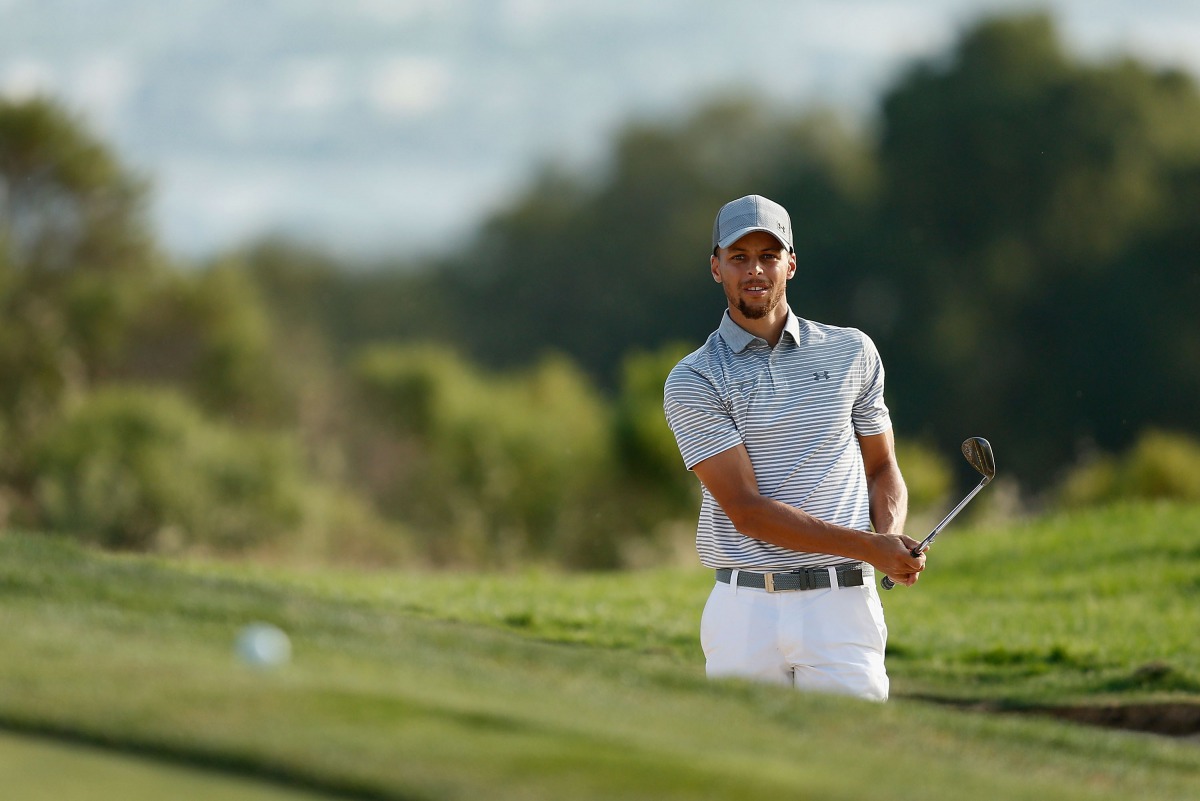 Stephen Curry plays a shot out of a bunker of the fifteenth hole during round two of the Ellie Mae Classic at TCP Stonebrae on August 4, 2017 in Hayward, California. (Lachlan Cunningham/Getty Images/AFP)