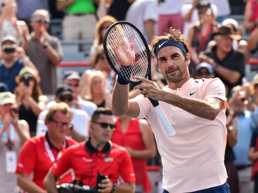 Roger Federer of Switzerland celebrates his ATP Rogers Cup quarter-final victory over Roberto Bautista Agut of Spain, at Uniprix Stadium in Montreal, Canada, on August 11, 2017 (AFP Photo/Minas Panagiotakis)