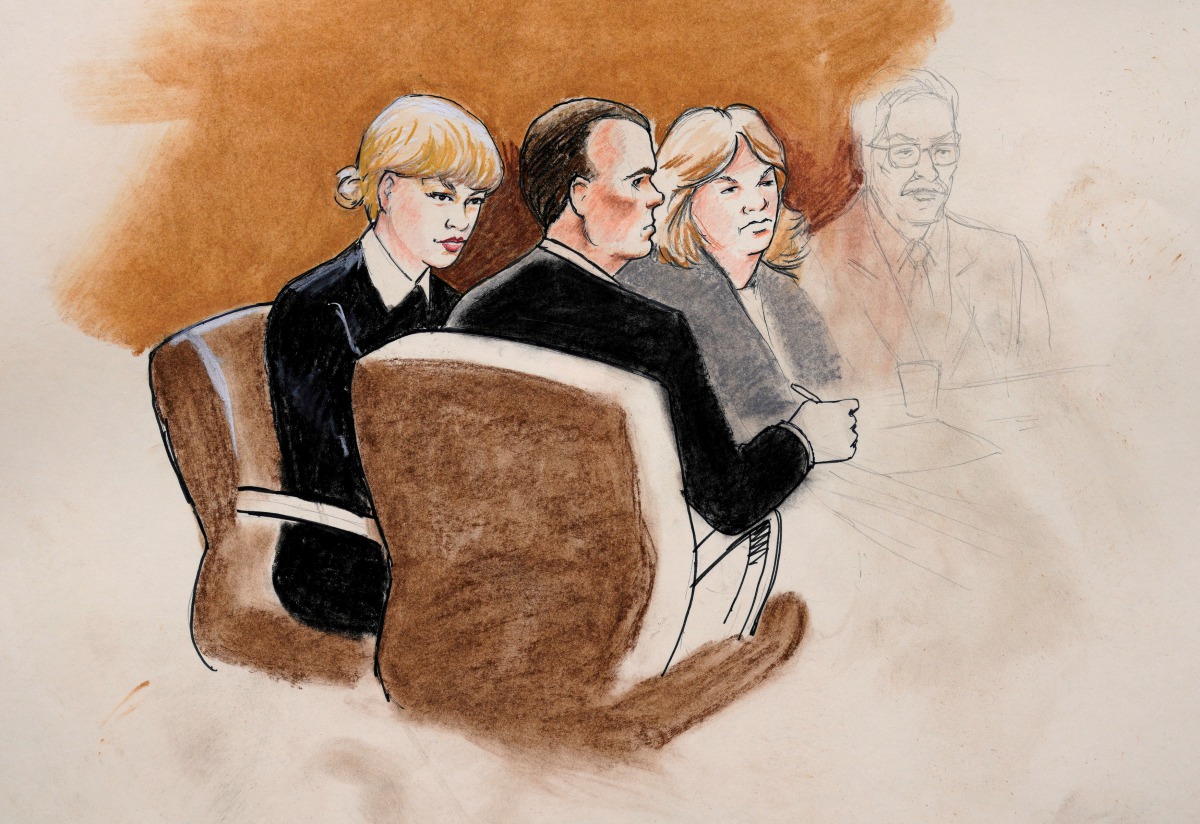 A sketch of Taylor Swift and her attorneys in Denver Federal Court during the Swift groping trial in Denver U.S. August 8, 2017. Sketch from August 9, 2017. Reuters/Jeff Kandyba