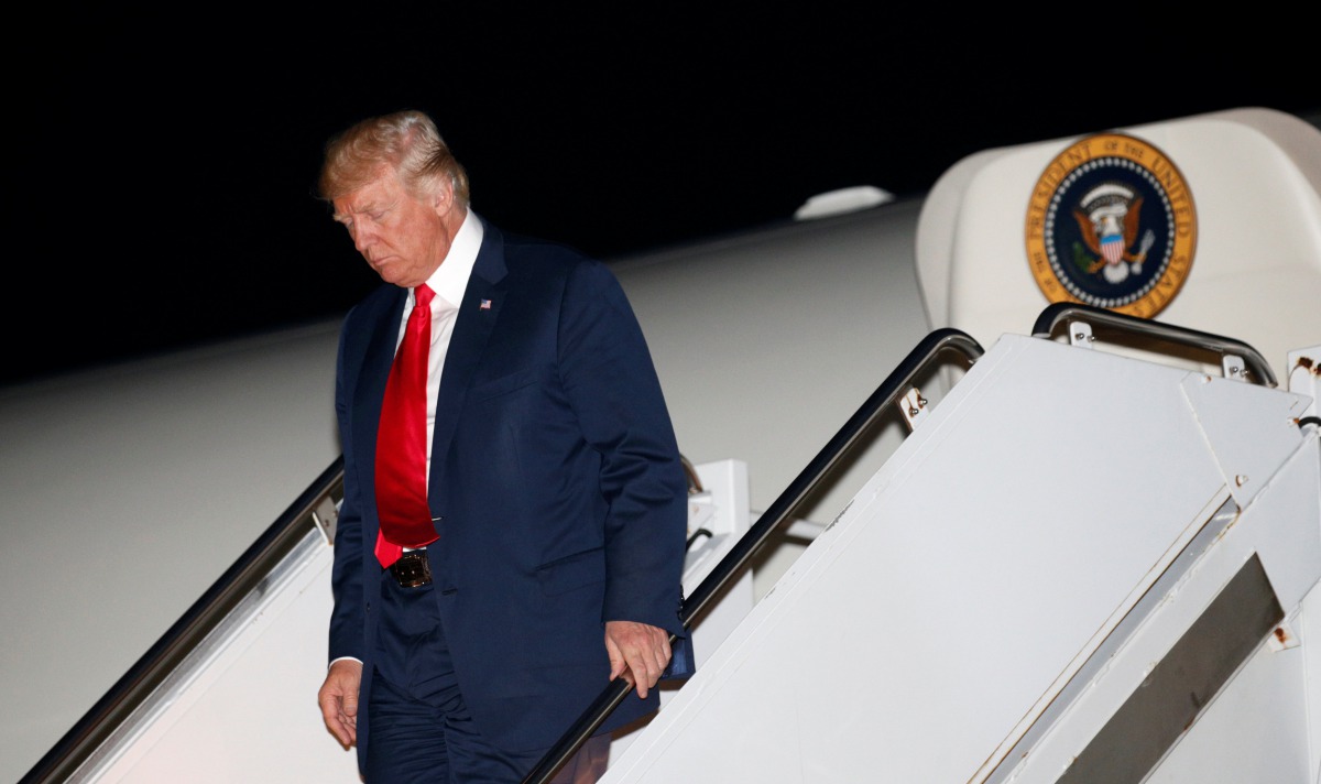 US President Donald Trump steps from Air Force One at Kennedy Airport in New York, US, August 14, 2017. (REUTERS/Kevin Lamarque)
