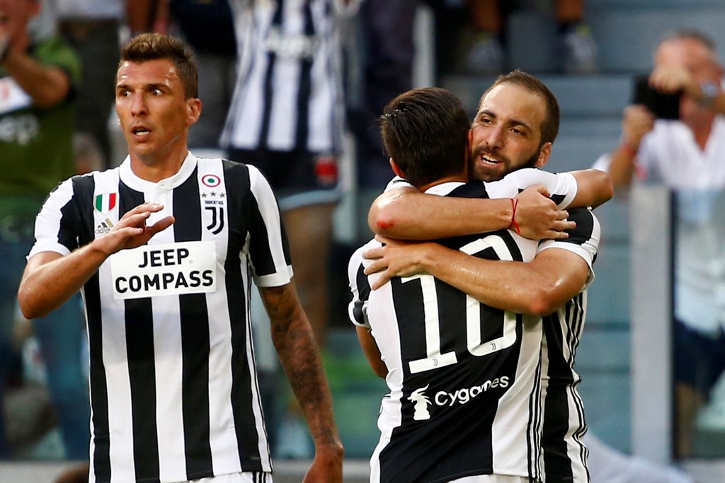 Juventus’ Gonzalo Higuain celebrates scoring their third goal with Paulo Dybala REUTERS/Stefano Rellandini

