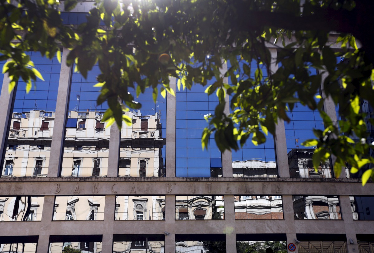 A Bank of Italy banking branch is seen in Rome, April 11, 2016 (Reuters/Tony Gentile) 
